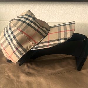 Burberry trucker cap/unisex